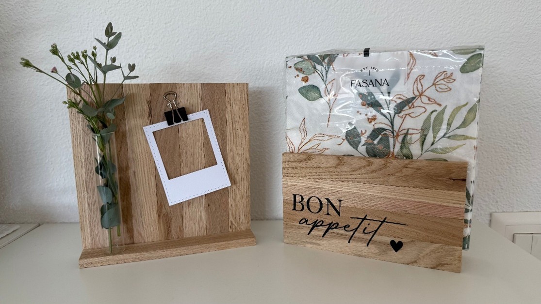 Bilderrahmen und Serviettenhalter aus Holz